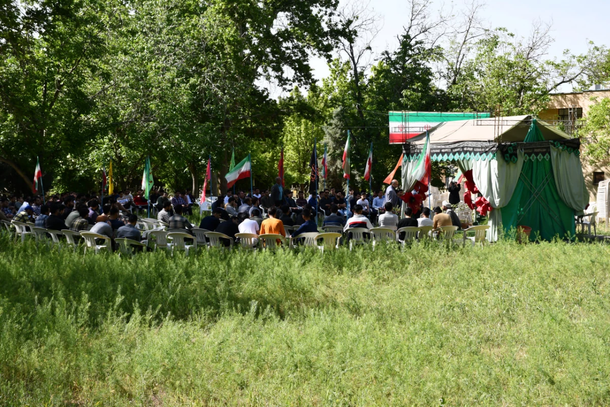 همزمان با دهه سرآمدی آموزش و با حضور پرشور دانشجویان و اساتید واحد دانشور برگزار شد : 
جشن بزرگ ((سپاس معلم))    2