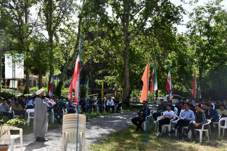 همزمان با دهه سرآمدی آموزش و با حضور پرشور دانشجویان و اساتید واحد دانشور برگزار شد : 
جشن بزرگ ((سپاس معلم))    6