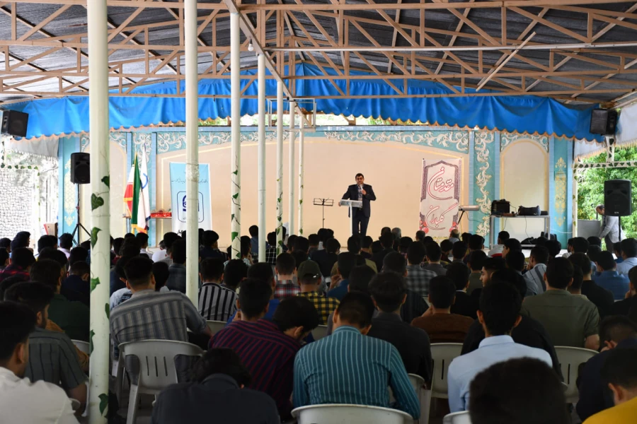 همزمان با دهه سرآمدی آموزش و با حضور پرشور دانشجویان و اساتید واحد دانشور برگزار شد : 
جشن بزرگ ((سپاس معلم))    8