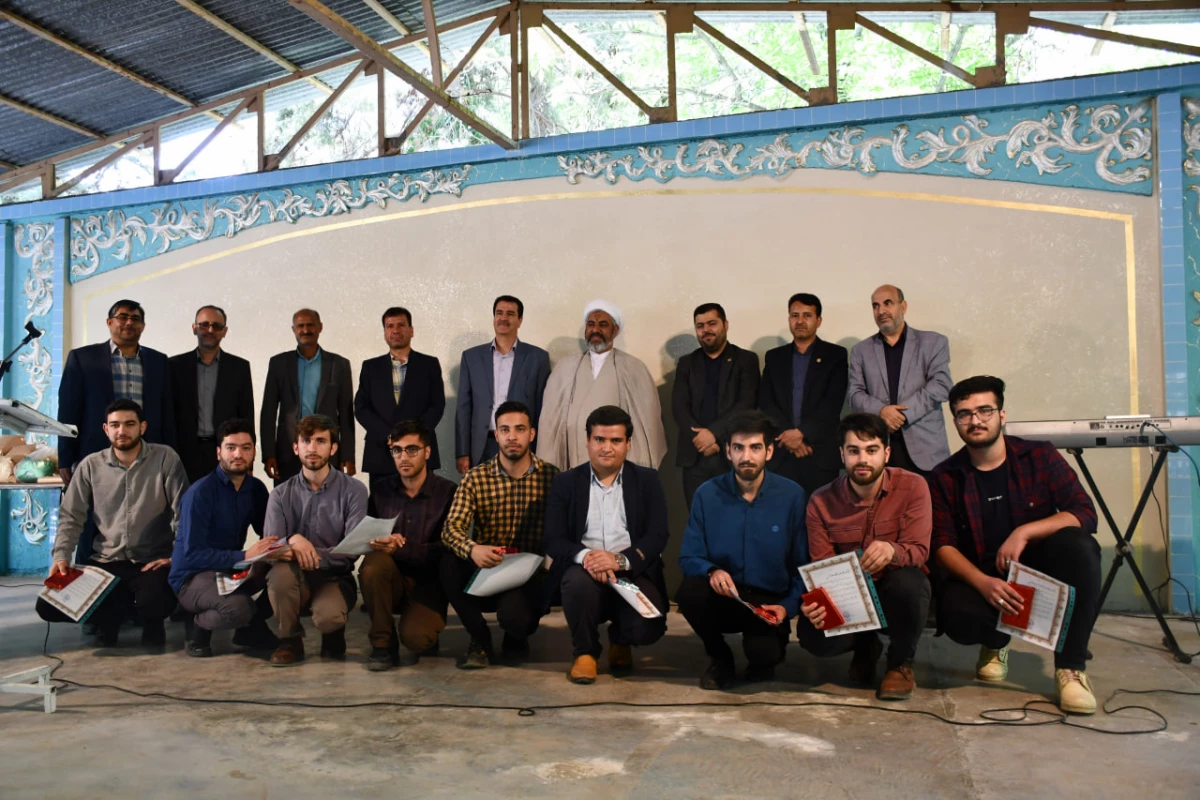 همزمان با دهه سرآمدی آموزش و با حضور پرشور دانشجویان و اساتید واحد دانشور برگزار شد : 
جشن بزرگ ((سپاس معلم))    11