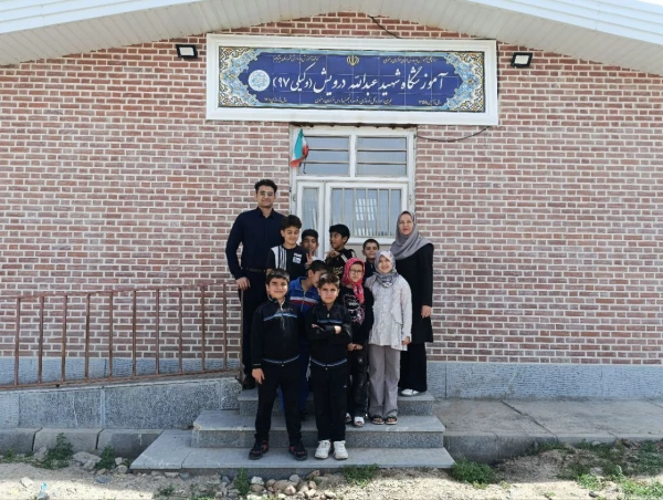 همزمان با دهه سرآمدی آموزش و در راستای درس آموزش کلاسهای چند پایه انجام شد : 
حضور دانشجویان  در مدارس چندپایه روستایی 
 4