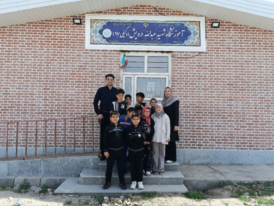 همزمان با دهه سرآمدی آموزش و در راستای درس آموزش کلاسهای چند پایه انجام شد : 
حضور دانشجویان  در مدارس چندپایه روستایی 
 4