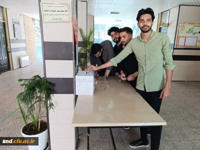 با حضور پرشور و نشاط دانشجویان برگزار شد : 
برگزاری انتخابات شورای صنفی رفاهی 
