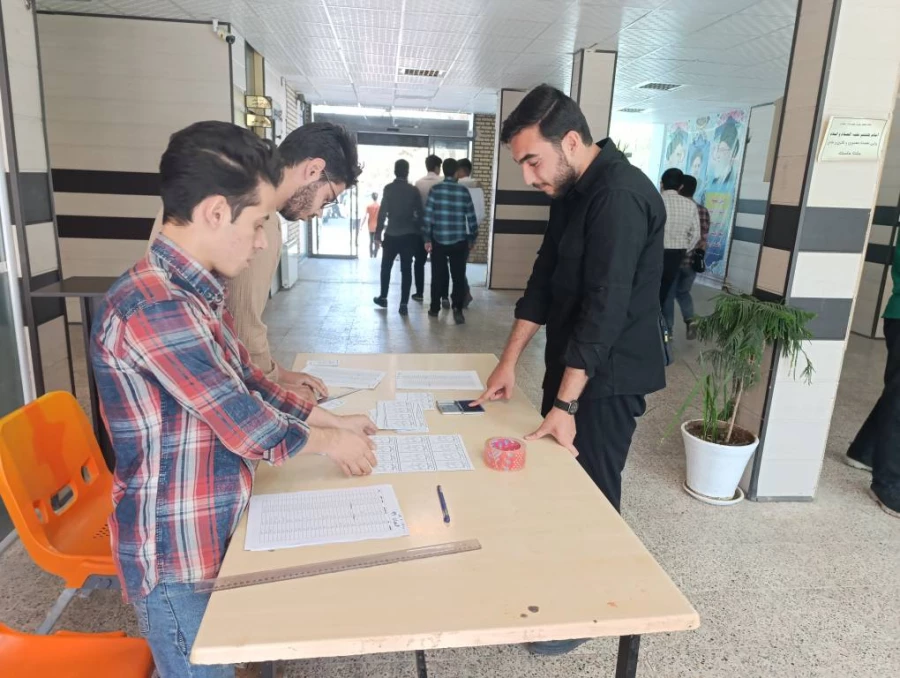 با حضور پرشور و نشاط دانشجویان برگزار شد : 
برگزاری انتخابات شورای صنفی رفاهی  4