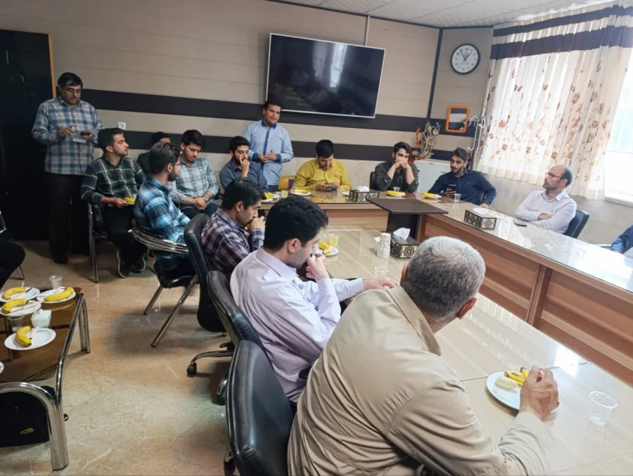 همزمان با روز بسیج اساتید و در آستانه انتخابات ریاست جمهوری برگزار شد : 
جلسه گفتگوی صریح  اساتید و دانشجویان در خصوص شاخص های یک رئیس جمهور 3