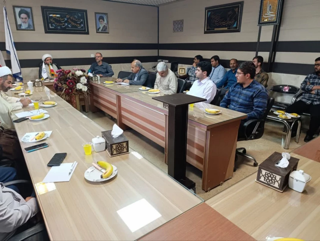 همزمان با روز بسیج اساتید و در آستانه انتخابات ریاست جمهوری برگزار شد : 
جلسه گفتگوی صریح  اساتید و دانشجویان در خصوص شاخص های یک رئیس جمهور 6