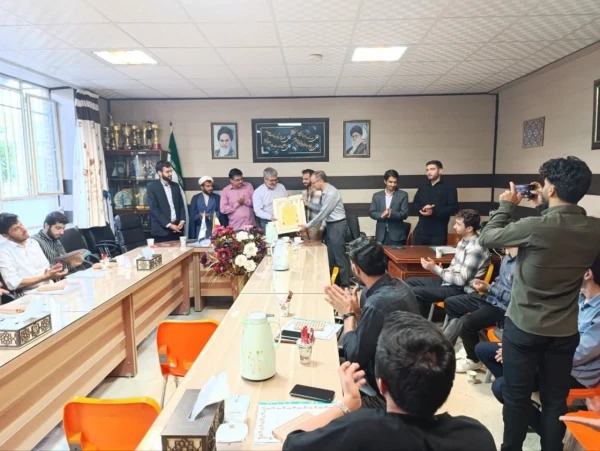 همزمان با میلاد مسعود امام هادی (ع) و دهه ولایت انجام شد : 
تجلیل از گروههای جهادی ( دانشجویان بسیجی واحد دانشور ) 3