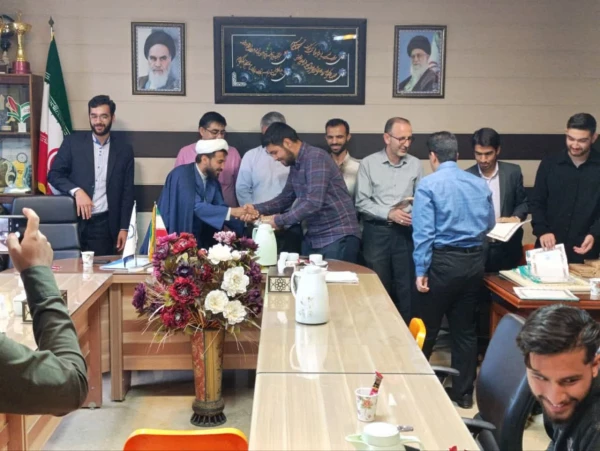 همزمان با میلاد مسعود امام هادی (ع) و دهه ولایت انجام شد : 
تجلیل از گروههای جهادی ( دانشجویان بسیجی واحد دانشور ) 4