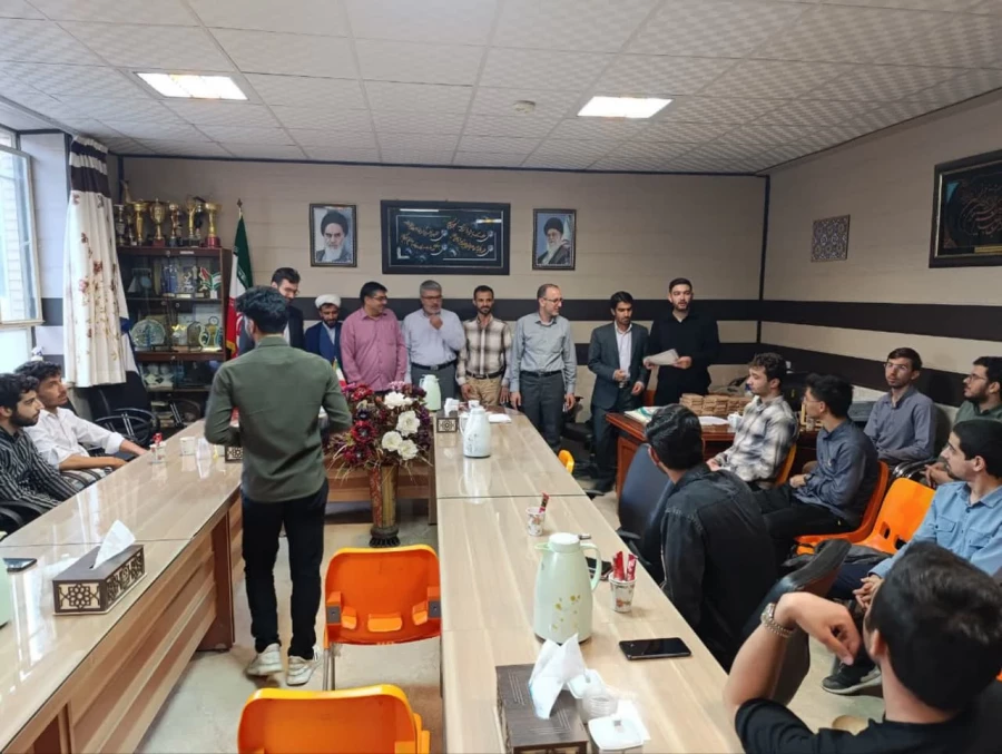 همزمان با میلاد مسعود امام هادی (ع) و دهه ولایت انجام شد : 
تجلیل از گروههای جهادی ( دانشجویان بسیجی واحد دانشور ) 6