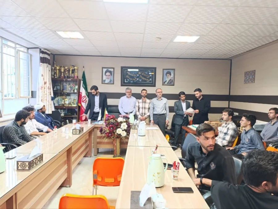 همزمان با میلاد مسعود امام هادی (ع) و دهه ولایت انجام شد : 
تجلیل از گروههای جهادی ( دانشجویان بسیجی واحد دانشور ) 7