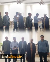 همزمان با هفته دفاع مقدس انجام شد : 
حضور دانشجویان ، اساتید و کارکنان واحد دانشور در منزل شهید نیرآبادی  2