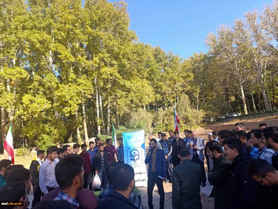 همزمان با ورود دانشجویان ورودی 1403 برگزار شد . 
آئین  استقبال از دانشجویان جدید الورود و مراسم آغازین سال تحصیلی 1404-1403 2