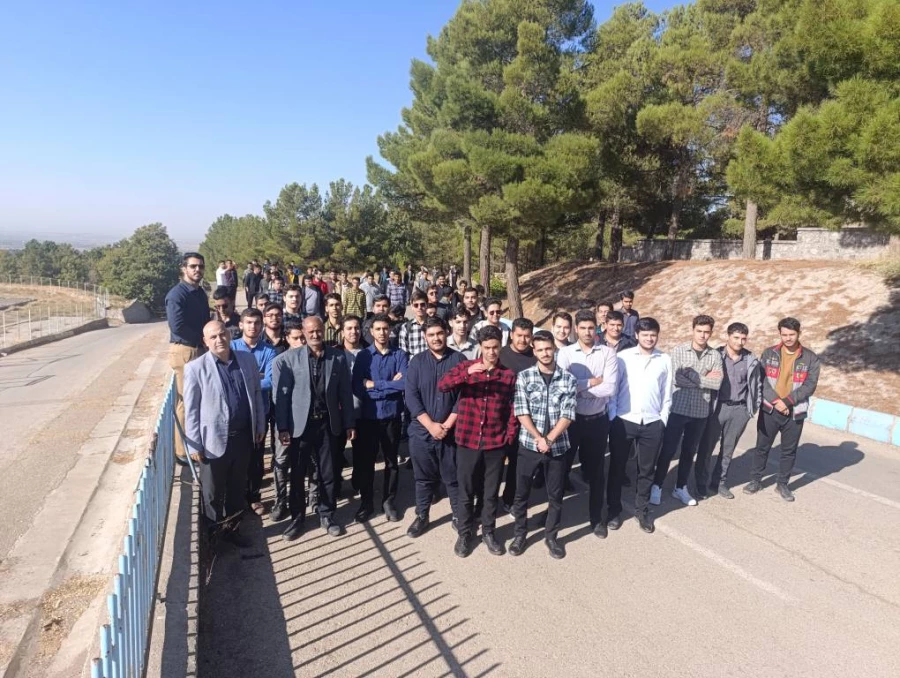 همزمان با ورود دانشجویان ورودی 1403 برگزار شد . 
آئین  استقبال از دانشجویان جدید الورود و مراسم آغازین سال تحصیلی 1404-1403 12