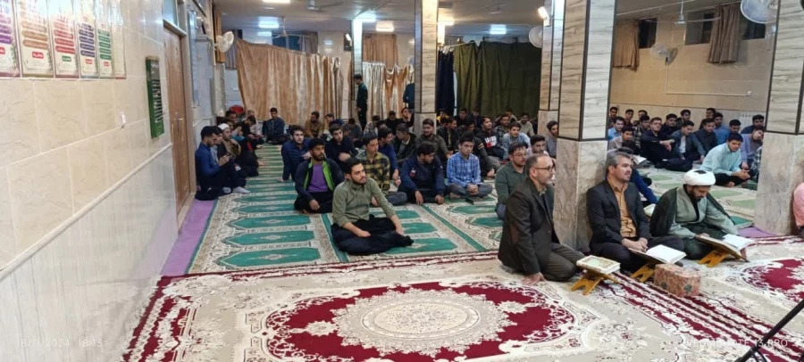 در پی اهدای قرآن از سوی دفتر مقام معظم رهبری به دانشجویان انجام شد : 
برپایی محفل بزرگ قرآنی و تجلیل از اساتید و قاریان و حافظان برتر دانشجویی در حوزه قرآن  4