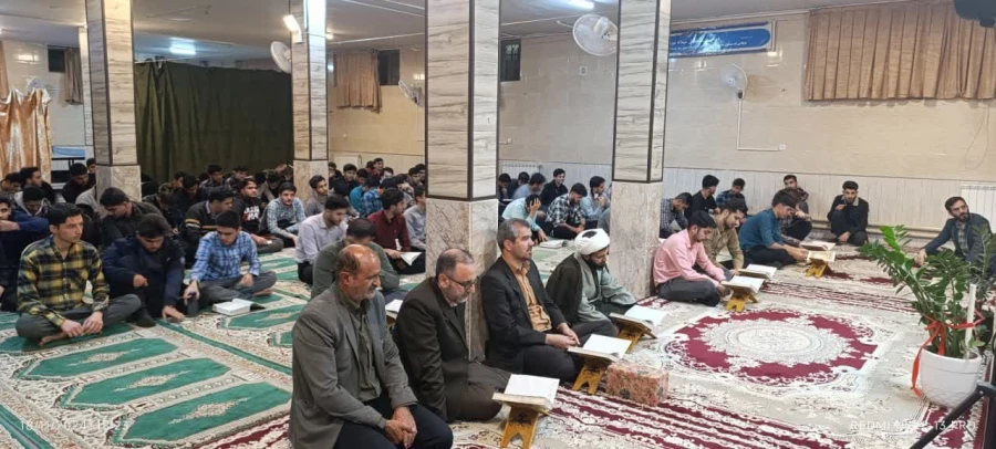 در پی اهدای قرآن از سوی دفتر مقام معظم رهبری به دانشجویان انجام شد : 
برپایی محفل بزرگ قرآنی و تجلیل از اساتید و قاریان و حافظان برتر دانشجویی در حوزه قرآن  8