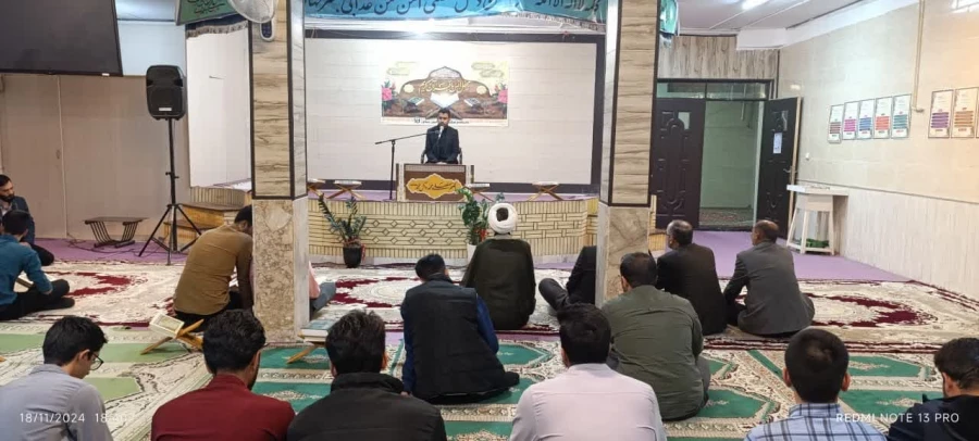 در پی اهدای قرآن از سوی دفتر مقام معظم رهبری به دانشجویان انجام شد : 
برپایی محفل بزرگ قرآنی و تجلیل از اساتید و قاریان و حافظان برتر دانشجویی در حوزه قرآن  9
