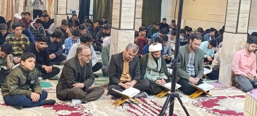 در پی اهدای قرآن از سوی دفتر مقام معظم رهبری به دانشجویان انجام شد : 
برپایی محفل بزرگ قرآنی و تجلیل از اساتید و قاریان و حافظان برتر دانشجویی در حوزه قرآن  10