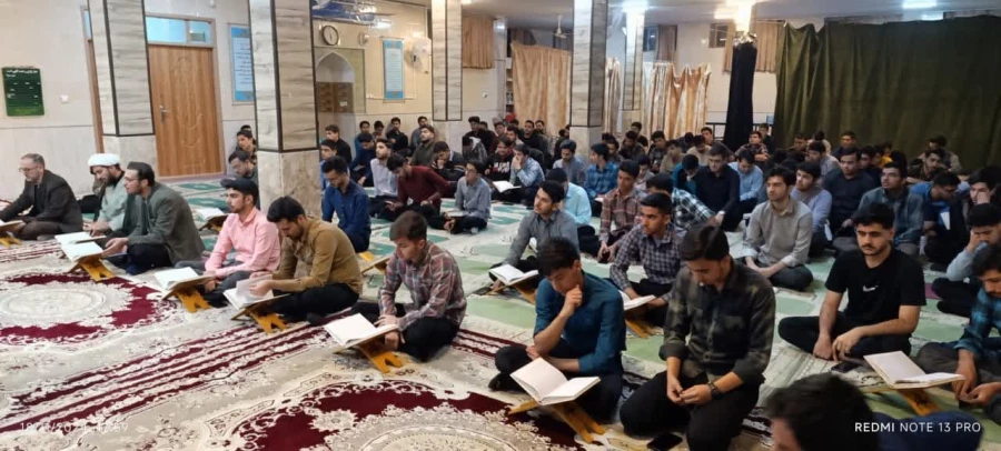 در پی اهدای قرآن از سوی دفتر مقام معظم رهبری به دانشجویان انجام شد : 
برپایی محفل بزرگ قرآنی و تجلیل از اساتید و قاریان و حافظان برتر دانشجویی در حوزه قرآن  14