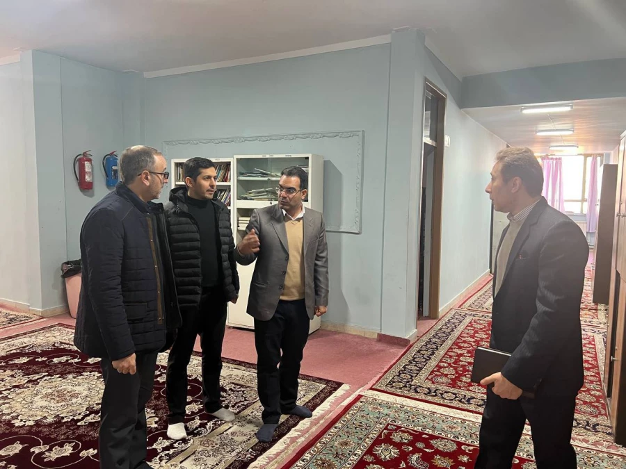 با حضور کارشناسان حوزه نظارت و ارزیابی دانشگاه فردوسی انجام شد : 
بازدید از بخشهای مختلف واحد دانشور نیشابور  9