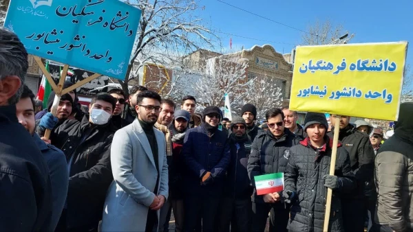 همزمان با فرارسیدن 22 بهمن سالروز پیروزی انقلاب اسلامی انجام شد : 
حضور پرشور دانشجویان ، اساتید و کارکنان واحد دانشور در راهپیمایی و جشن پیروزی انقلاب اسلامی  7