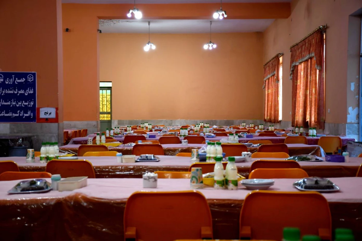 همزمان با ایام ماه مبارک رمضان انجام شد : 
محفل انس با قرآن و ضیافت افطار ویژه دانشجویان واحد دانشور  5