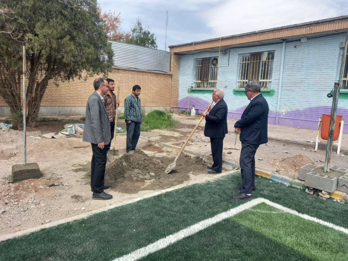 با حضور در جمع اردوی جهادی انجام شد : 
بازدید فرماندار و رئیس آموزش و پرورش شهرستان فیروزه از اردوی جهادی دانشجویان واحد دانشور  2