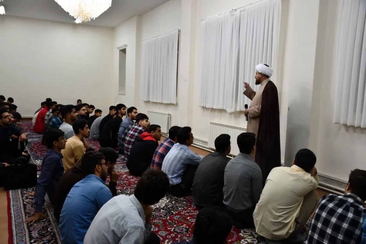 با حضور دانشجویان ورودی 1403 برگزار شد : 
دوره آموزشی طرح معراج ( آموزش معارف نماز )  6