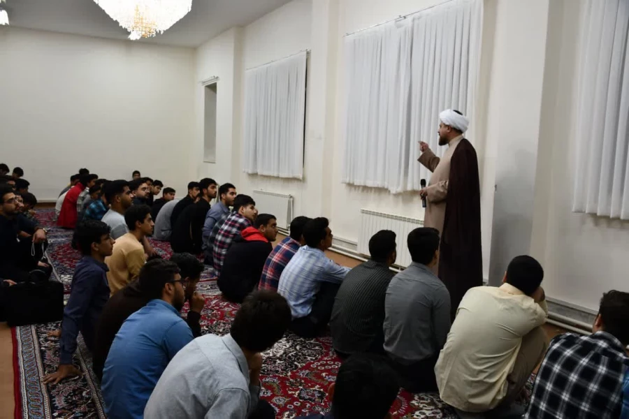 با حضور دانشجویان ورودی 1403 برگزار شد : 
دوره آموزشی طرح معراج ( آموزش معارف نماز )  6