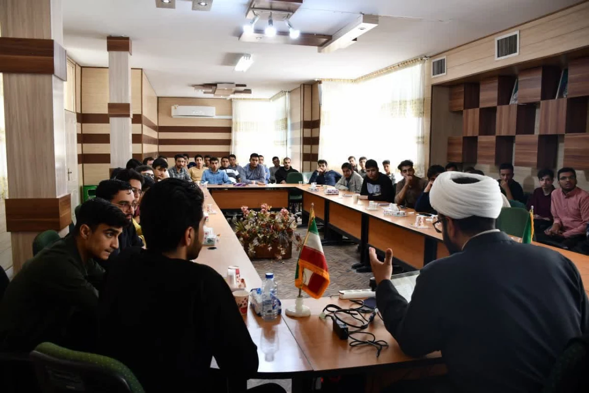 با حضور دانشجویان ورودی 1403 برگزار شد : 
دوره آموزشی طرح معراج ( آموزش معارف نماز )  8