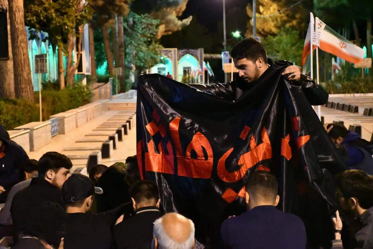 همزمان با ایام فرارسیدن شهادت حضرت امام جعفر صادق (ع) برگزار شد : 
مراسم یادمان شهید رضا شیرزاده دانشجو معلم در محل گلزار شهدای شهرستان نیشابور  2