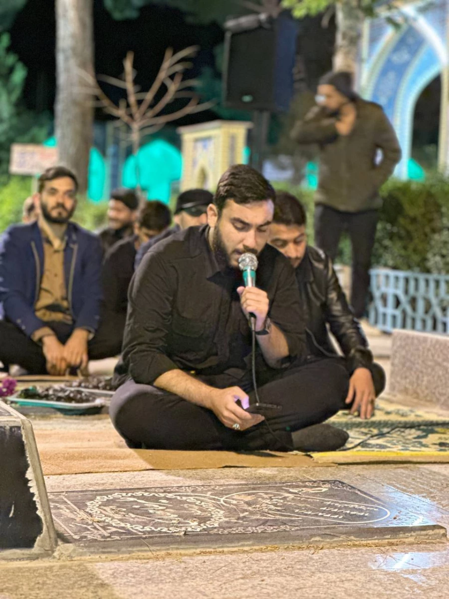 همزمان با ایام فرارسیدن شهادت حضرت امام جعفر صادق (ع) برگزار شد : 
مراسم یادمان شهید رضا شیرزاده دانشجو معلم در محل گلزار شهدای شهرستان نیشابور  4