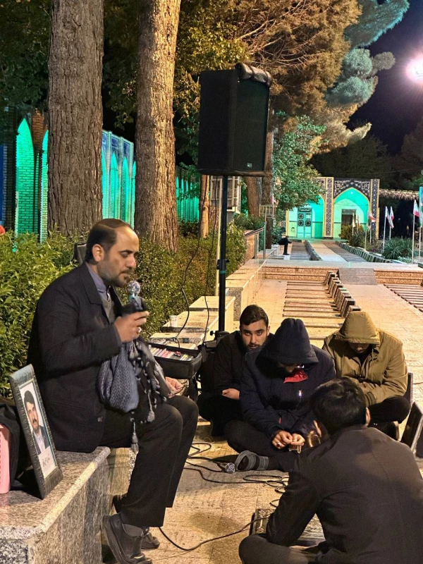 همزمان با ایام فرارسیدن شهادت حضرت امام جعفر صادق (ع) برگزار شد : 
مراسم یادمان شهید رضا شیرزاده دانشجو معلم در محل گلزار شهدای شهرستان نیشابور  7