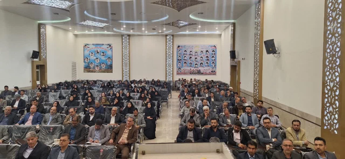 همزمان با دهه سرآمدی آموزش و فرارسیدن هفته بزرگداشت مقام معلم انجام شد : 
کارگاه توانمند سازی مدیران و معلمین مدارس مجری طرح کارورزی  2