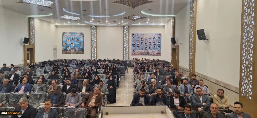 همزمان با دهه سرآمدی آموزش و فرارسیدن هفته بزرگداشت مقام معلم انجام شد : 
کارگاه توانمند سازی مدیران و معلمین مدارس مجری طرح کارورزی  2