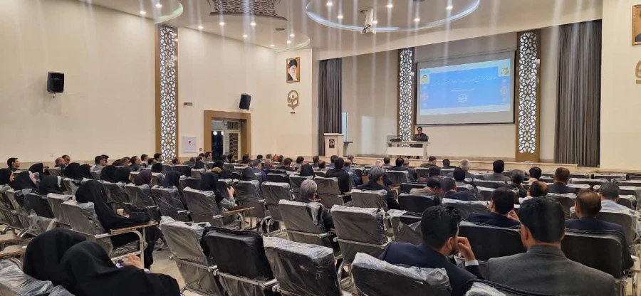 همزمان با دهه سرآمدی آموزش و فرارسیدن هفته بزرگداشت مقام معلم انجام شد : 
کارگاه توانمند سازی مدیران و معلمین مدارس مجری طرح کارورزی  7