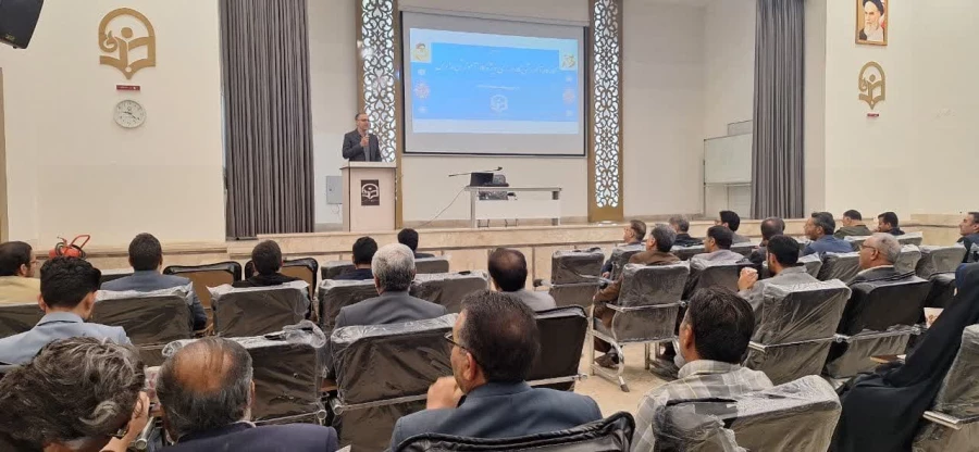 همزمان با دهه سرآمدی آموزش و فرارسیدن هفته بزرگداشت مقام معلم انجام شد : 
کارگاه توانمند سازی مدیران و معلمین مدارس مجری طرح کارورزی  10