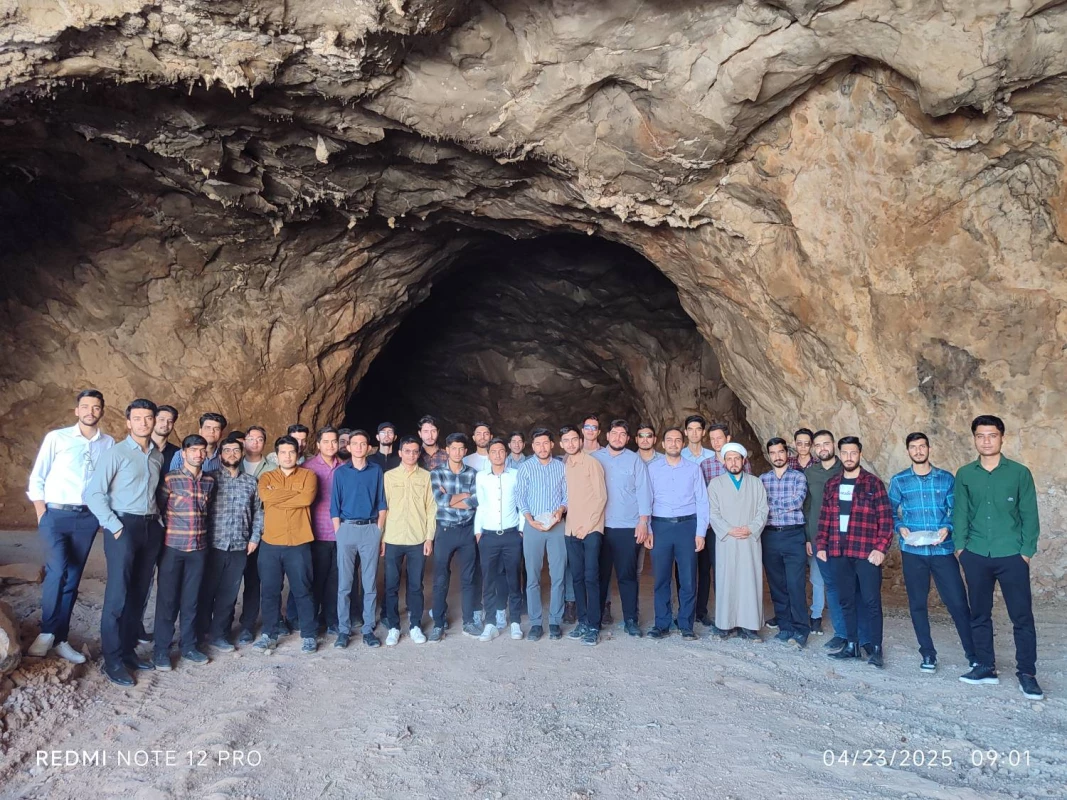 همزمان با دهه سرآمدی آموزش انجام شد : 
بازدید دانشجویان واحد دانشور از معادن فیروزه و نمک شهرستان نیشابور  2