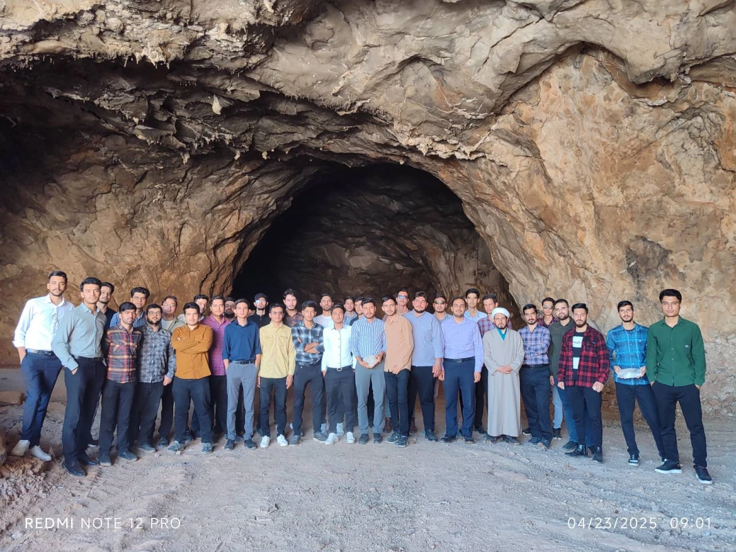 همزمان با دهه سرآمدی آموزش انجام شد : 
بازدید دانشجویان واحد دانشور از معادن فیروزه و نمک شهرستان نیشابور  5