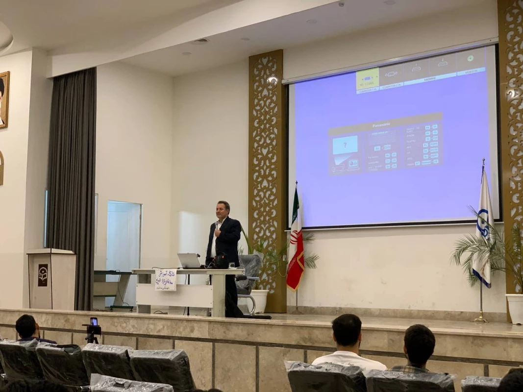 با حضور استاد دکتر کاظم صدیقی ( مشاور خانواده ) برگزار شد : 
کارگاه آموزشی بایسته های قبل از ازدواج  4