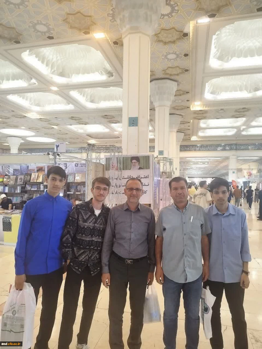 همزمان با برگزاری نمایشگاه بین المللی  کتاب برگزار شد : 
حضور دانشجویان واحد دانشور در اردوی بازدید از نمایشگاه کتاب  4