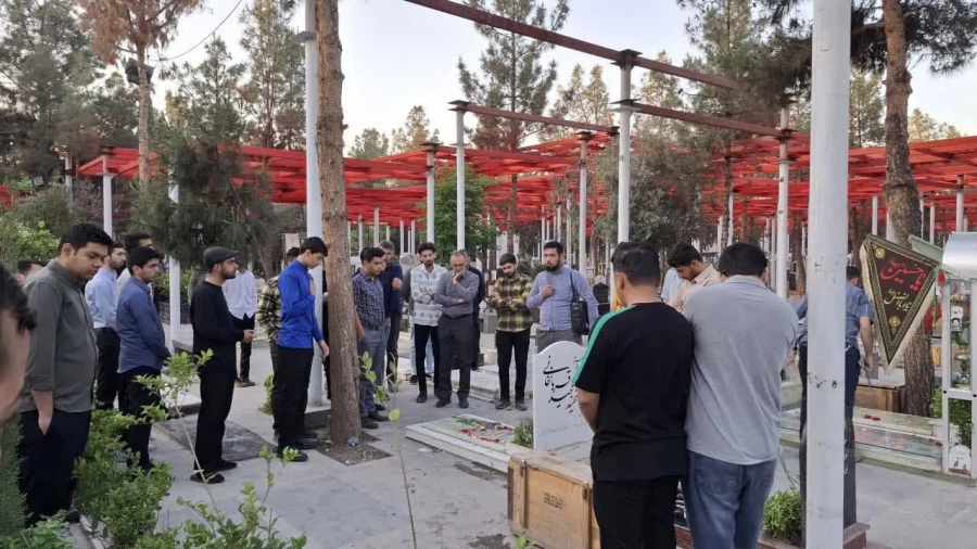 همزمان با برگزاری نمایشگاه بین المللی  کتاب برگزار شد : 
حضور دانشجویان واحد دانشور در اردوی بازدید از نمایشگاه کتاب  12