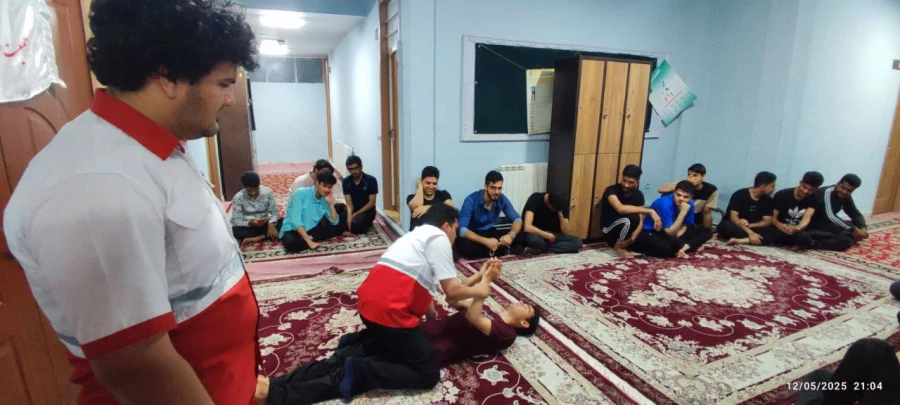 همزمان با هفته سراهای دانشجویی برگزار شد : 
دوره آموزشی کمک های اولیه و هلال احمر  3