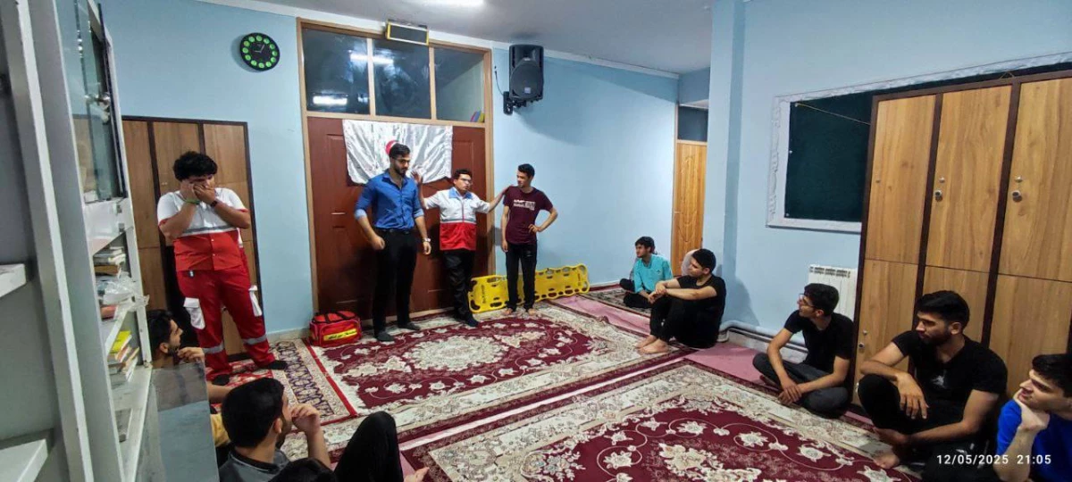 همزمان با هفته سراهای دانشجویی برگزار شد : 
دوره آموزشی کمک های اولیه و هلال احمر  6