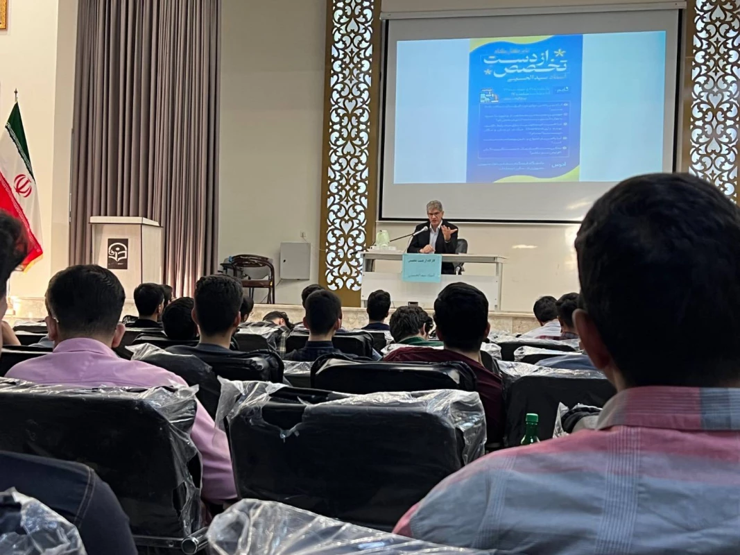 همزمان با هفته سراهای دانشجویی برگزار شد : 
کارگاه آموزشی (( از دست تخصص ! ))  4