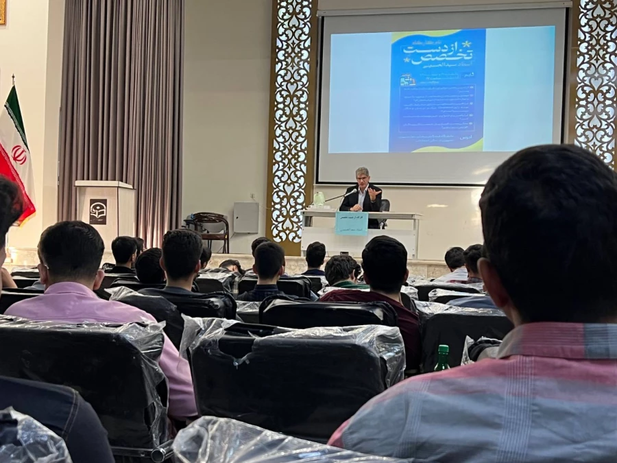 همزمان با هفته سراهای دانشجویی برگزار شد : 
کارگاه آموزشی (( از دست تخصص ! ))  4