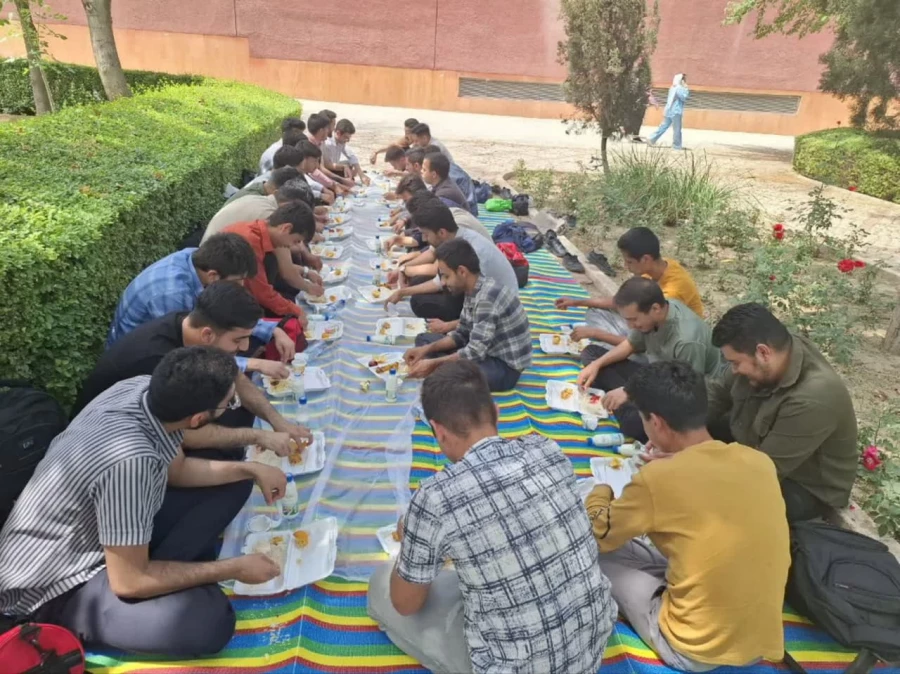 همزمان با هفته سراهای دانشجویی برگزار شد : 
اردوی زیارتی تفریحی مشهد مقدس  3