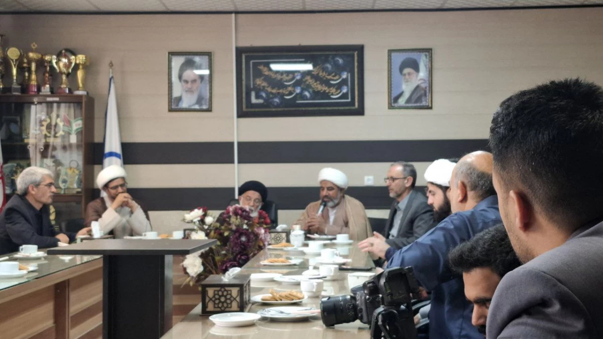 همزمان با اولین سالگرد شهادت شهدای خدمت و شهید جمهور انجام شد : 
حضور آیت الله سید محمد مهدی میرباقری عضو مجلس خبرگان رهبری در واحد دانشور نیشابور  12