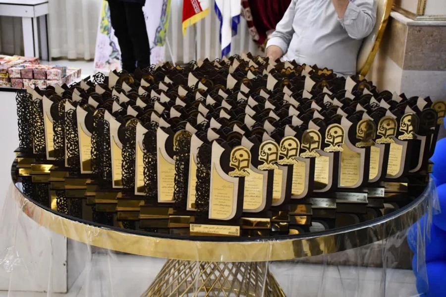 با حضور دانشجویان ورودی 1400  و کاردانی 1402 برگزار شد :
آیین دانش آموختگی دانشجویان واحد دانشور نیشابور  6