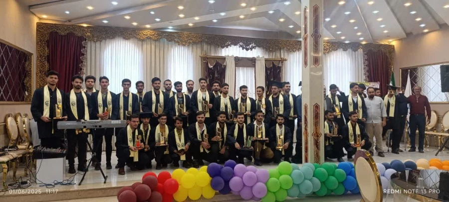 با حضور دانشجویان ورودی 1400  و کاردانی 1402 برگزار شد :
آیین دانش آموختگی دانشجویان واحد دانشور نیشابور  11