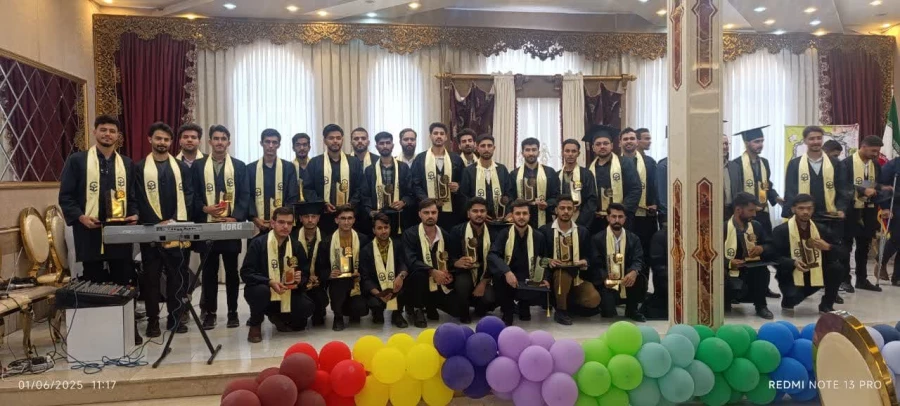 با حضور دانشجویان ورودی 1400  و کاردانی 1402 برگزار شد :
آیین دانش آموختگی دانشجویان واحد دانشور نیشابور  13